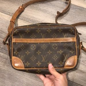 Louis Vuitton Trocadero CrossBody Leather Purse